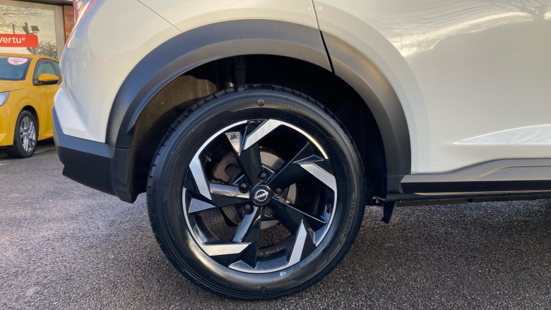 Nissan Juke 1.0 DiG-T 114 N-Connecta 5dr Petrol Hatchback